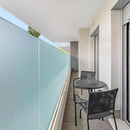 Bright & Modern 2bdr *pool *parking