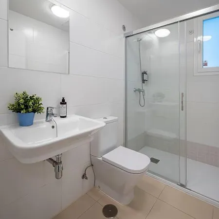 Bright & Modern 2bdr *pool *parking Apartment *