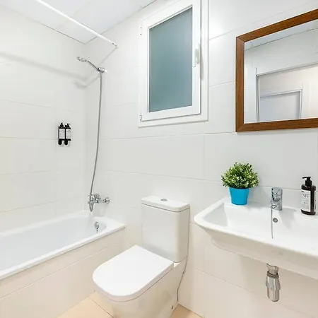 Bright & Modern 2bdr *pool *parking Apartment
