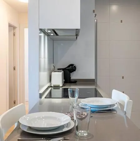 Apartment Bright & Modern 2bdr *pool *parking