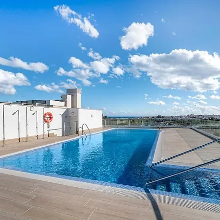 Bright & Modern 2bdr *pool *parking