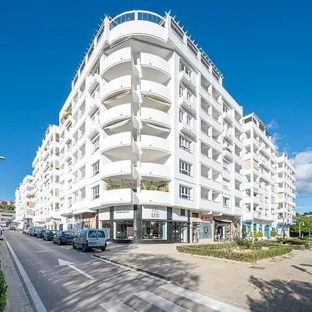 Apartment Bright & Modern 2bdr *pool *parking