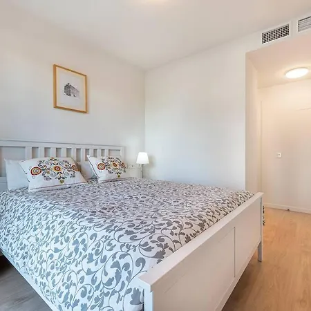 Bright & Modern 2bdr *pool *parking *