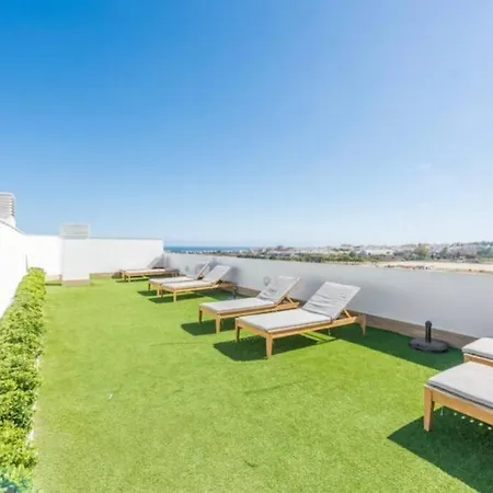 Apartment Bright & Modern 2bdr *pool *parking *