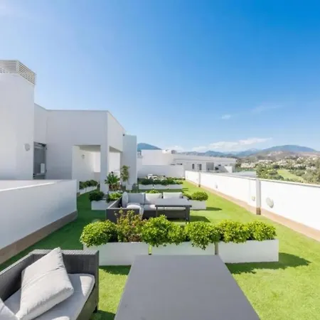 Apartment Bright & Modern 2bdr *pool *parking